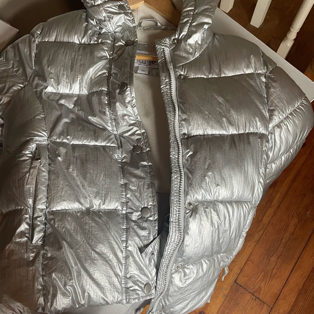 Size small silver puffer with hood